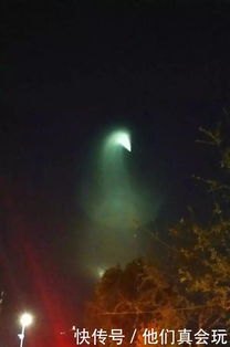 新疆一地夜空惊现不明飞行物