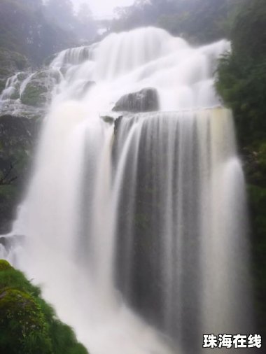 成都暴雨家中插座出水成瀑布