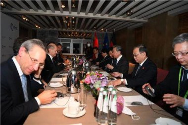 德国总理默茨会见王毅