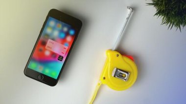 华为手机尺子怎么操作