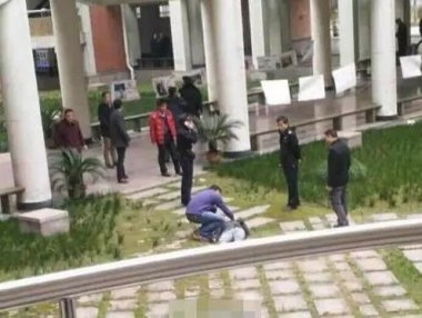 杭州南站有人坠楼 工作人员回应