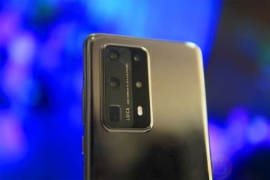 华为手机挂件怎么装 华为手机挂件怎么装