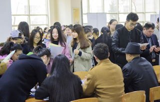 烟台南山学院学生称每年学费上万