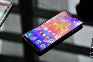 华为手机怎么系带屏幕
