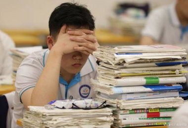 尖子生沉迷手机高考失常被扫地出门