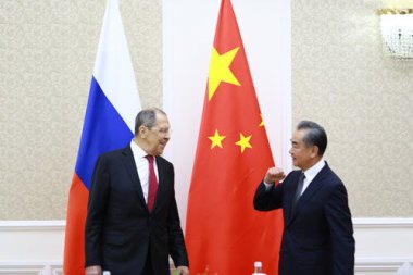 王毅会见俄罗斯外长拉夫罗夫