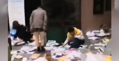男子理发店充430万 灌肠一疗程30万