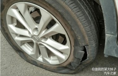 当地回应司机遭扎胎报废12条轮胎