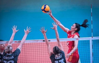 中国女排3比1击败加拿大