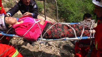 游客在洪崖洞遭红衣女子拉拽拍照