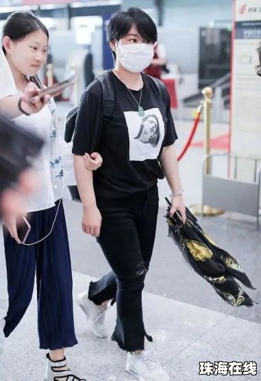 小沈阳女儿机场被偶遇 超像妈妈