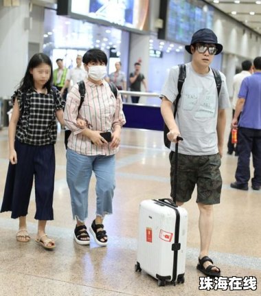 小沈阳女儿机场被偶遇 超像妈妈
