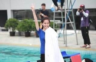 周深回应录制《奔跑吧》遭拖拽