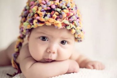新疆的小孩一出生就带全妆