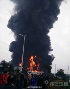 台湾超级电池工厂爆炸 浓烟冲天