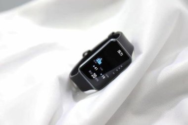 华为手机怎么装手表 华为手机怎么装手表
