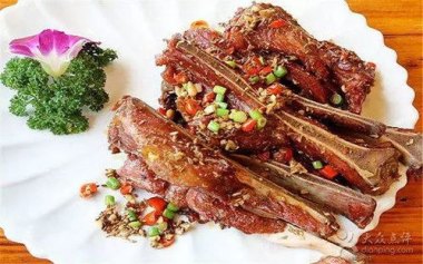 餐馆发蛤蟆汤照拟罚45万 5人被停职