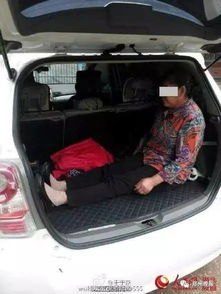 生父回应把孩子塞后备箱：不会道歉