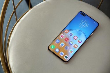 华为水杯怎么定位手机