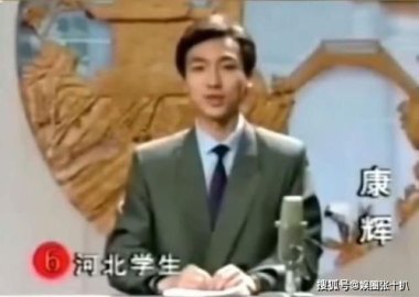 前央视主持人全网寻跪继父坟前的他