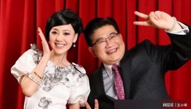 前央视主持人全网寻跪继父坟前的他