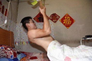 健身教练躲逆行外卖员摔成高位截瘫