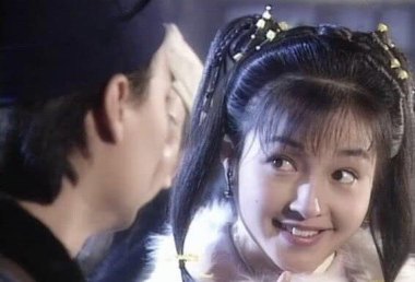 “最美郭襄”李绮虹晒玩水素颜照