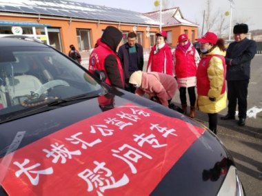 体育局回应老年徒步团逼停消防车