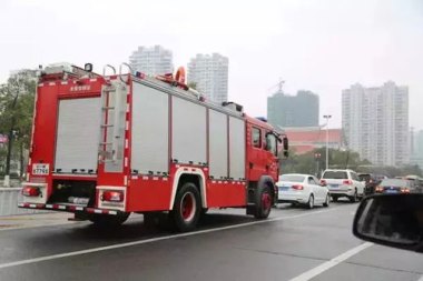 体育局回应老年徒步团逼停消防车