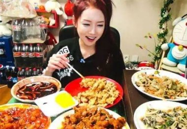 韩国女生独自吃饭被赶出餐厅