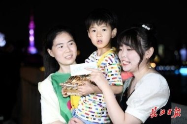 15岁孩子夜游嘉陵江失踪 妈妈急哭