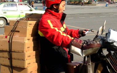 湖北一快递小哥儿子被北大录取