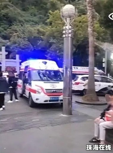 救护车拉走溺水者仍有游客要下水 救护车拉走溺水者仍有游客要下水