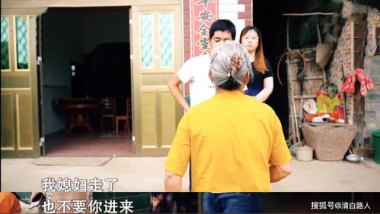 男子回家发现妻子被绑床上 案情离谱
