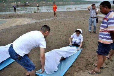 广东一学生训练时溺亡 家属发声
