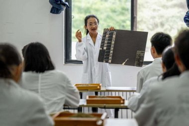“理科热”下的历史老师
