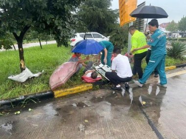 矿企溺亡事故受伤老师坠落半空被救