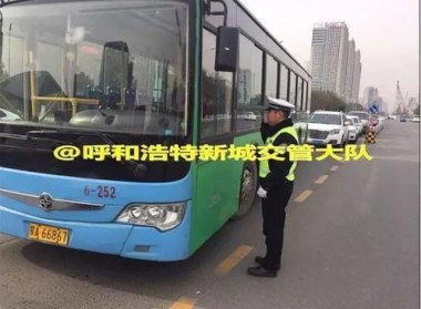 呼和浩特公交因降雨全线停运？假