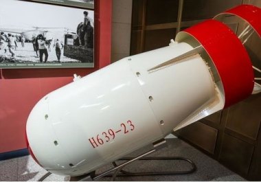 中国首个原子弹氢弹模型在深圳展出