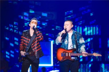 陈梦黄晓明一起看岳云鹏演唱会