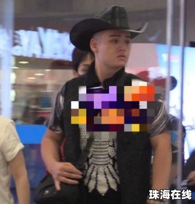 汪峰罕见带4娃同行 次女表情拘谨