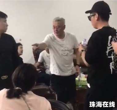 赵本山近照曝光 头发全白