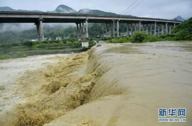 密云暴雨引发洪水 村民发声