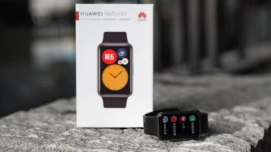 华为手机watchfit怎么充电