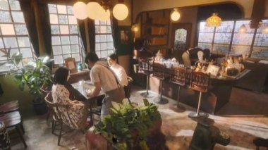 90后追不动“漂亮饭”了