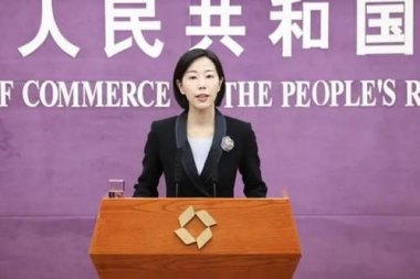 美企高管访华 排队同中方握手