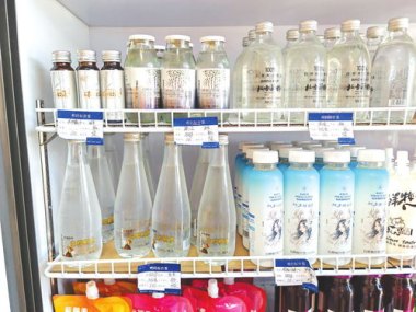 白桦树汁变身“液体黄金”