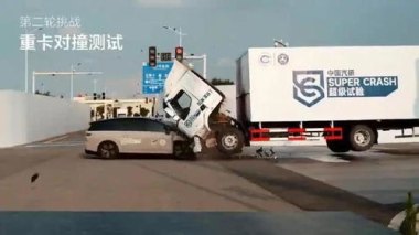 理想邀请乘龙卡车直播对撞
