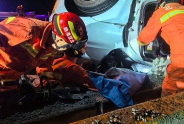 一家三口赶海1人失踪1人进ICU