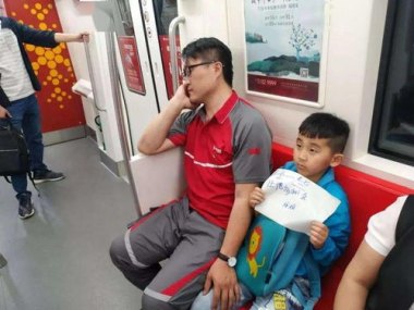 快递员母亲谈儿子弃北大选西湖大学